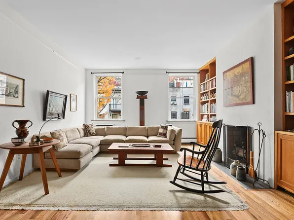 471 West 22nd Street image 3 of 11