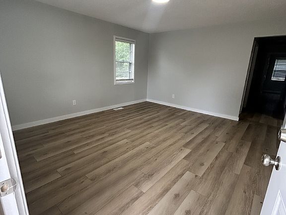 5th image of 2516 Vine St