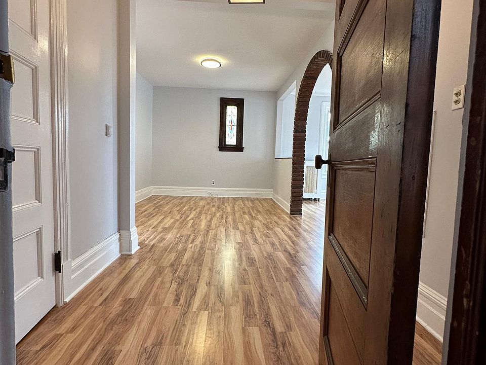 1st image of 111 Rich Ave Floor 2