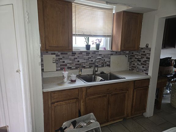 3rd image of 16213 Birwood St