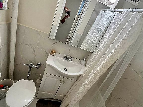 5th image of 515 E 82nd St APT 2B