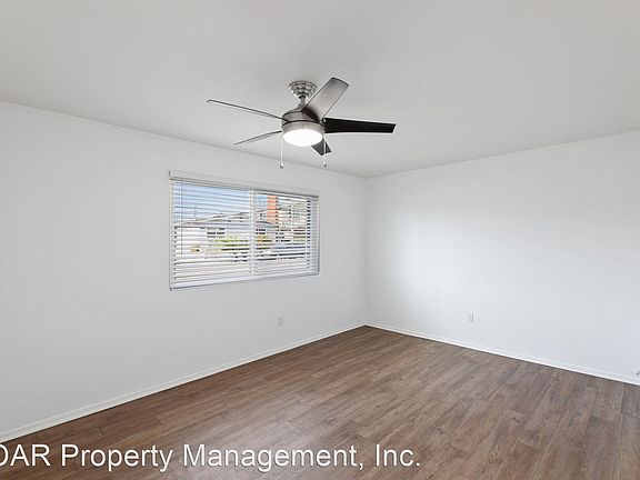 4th image of 900 Loma Ave #11382475