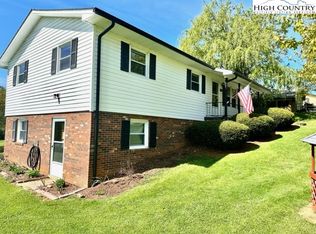 480 Rayfield Acres Dr, West Jefferson, NC 28694
