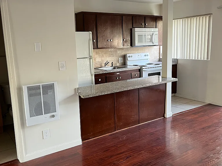 470 E Angeleno Ave — Photo 7