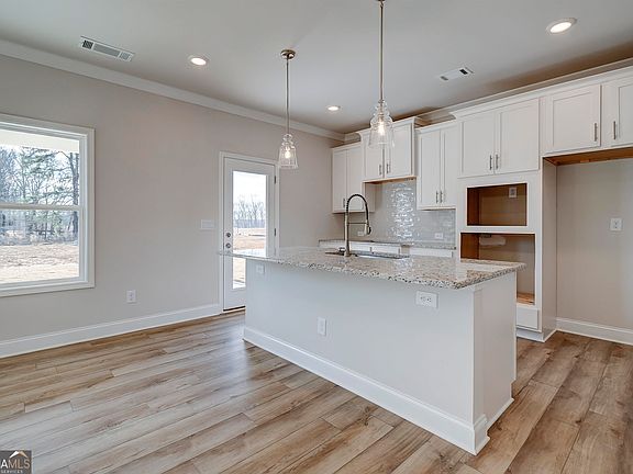 4th image of 6102 Empress Ct