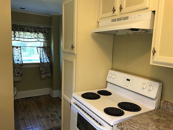 5th image of 27 Bernard Ave