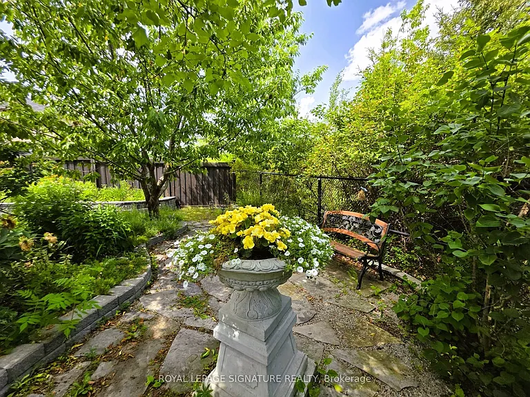 9 William Bowes Blvd — Photo 16