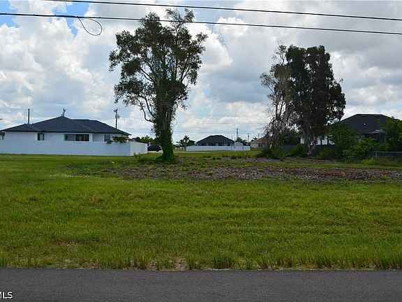 5th image of 327 NW 16th Pl