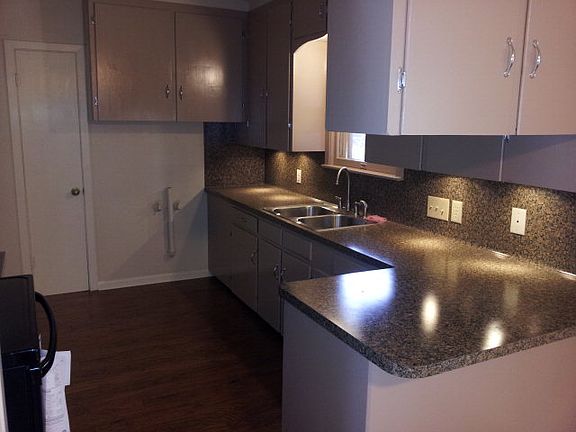 2nd image of 5005 Lilac Ln