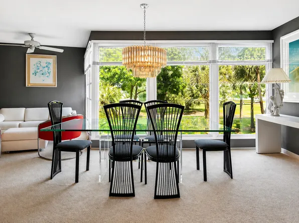 3901 Oaks Clubhouse Dr #205, Pompano Beach, FL 33069