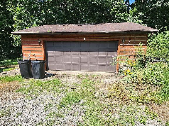 5th image of 263 Buckhorn Ln