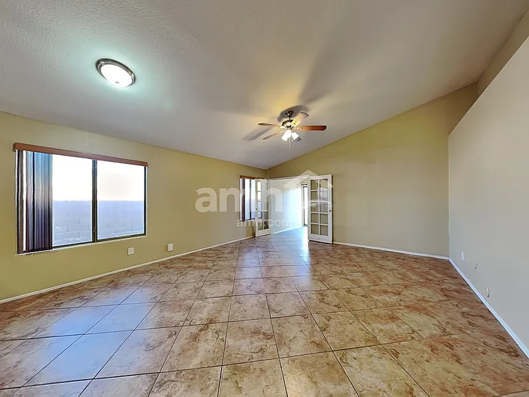 1925 E Palomino Dr — Photo 6