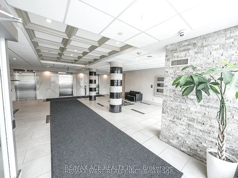 1470 Midland Ave #811 — Photo 2