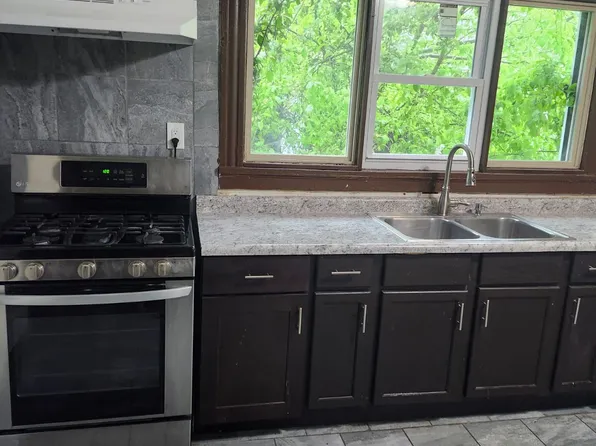 2852 N Vel R Phillips Ave, Milwaukee, WI 53212