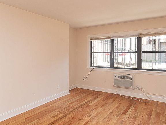 5th image of 1435 N Dearborn St APT 1C