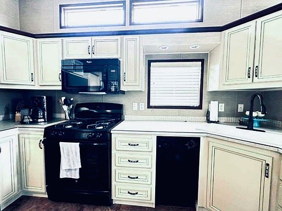 2nd image of 1115 Oak Ave