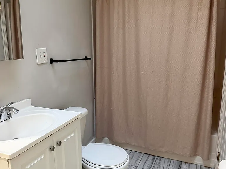 223 Riverside Dr — Photo 8