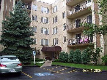 3rd image of 6433 W Belle Plaine Ave APT 201