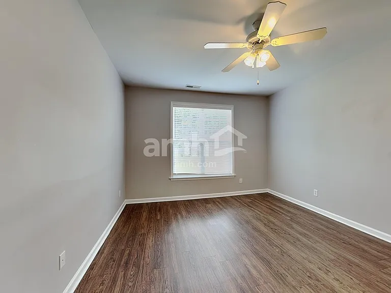 321 Collinsworth Dr — Photo 11