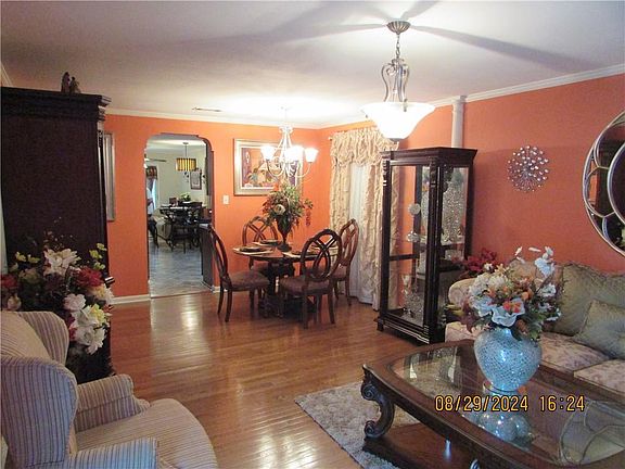 5th image of 402 Warrington Dr