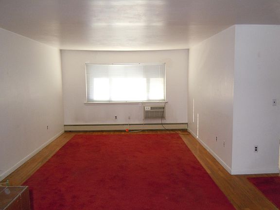 Living Room (12'x26')