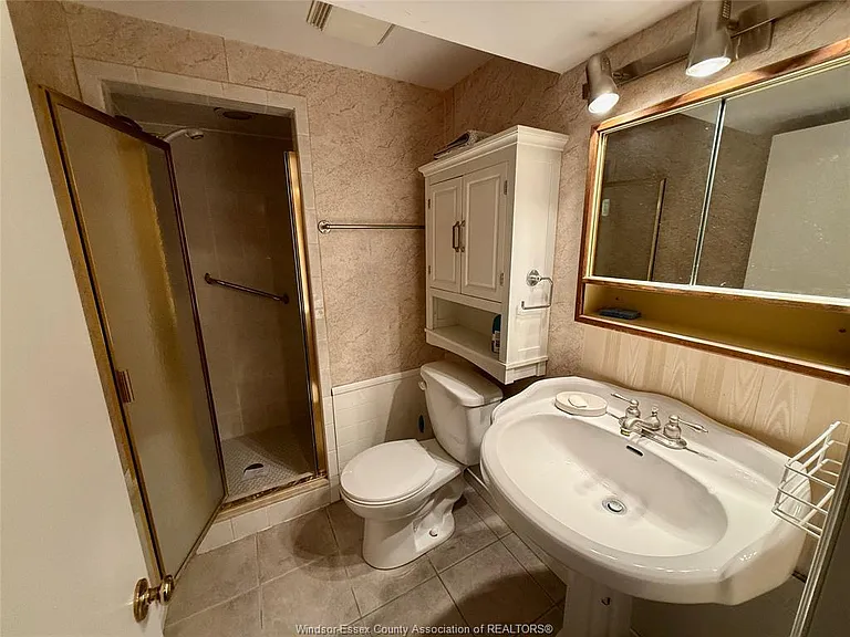 377 Fairway Cres — Photo 20
