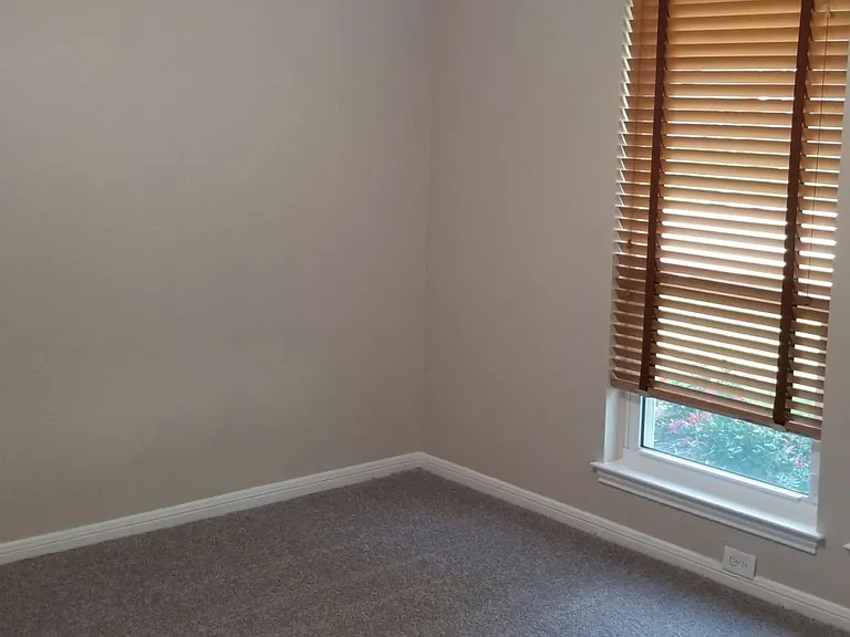 1008 Lost River Dr — Photo 6