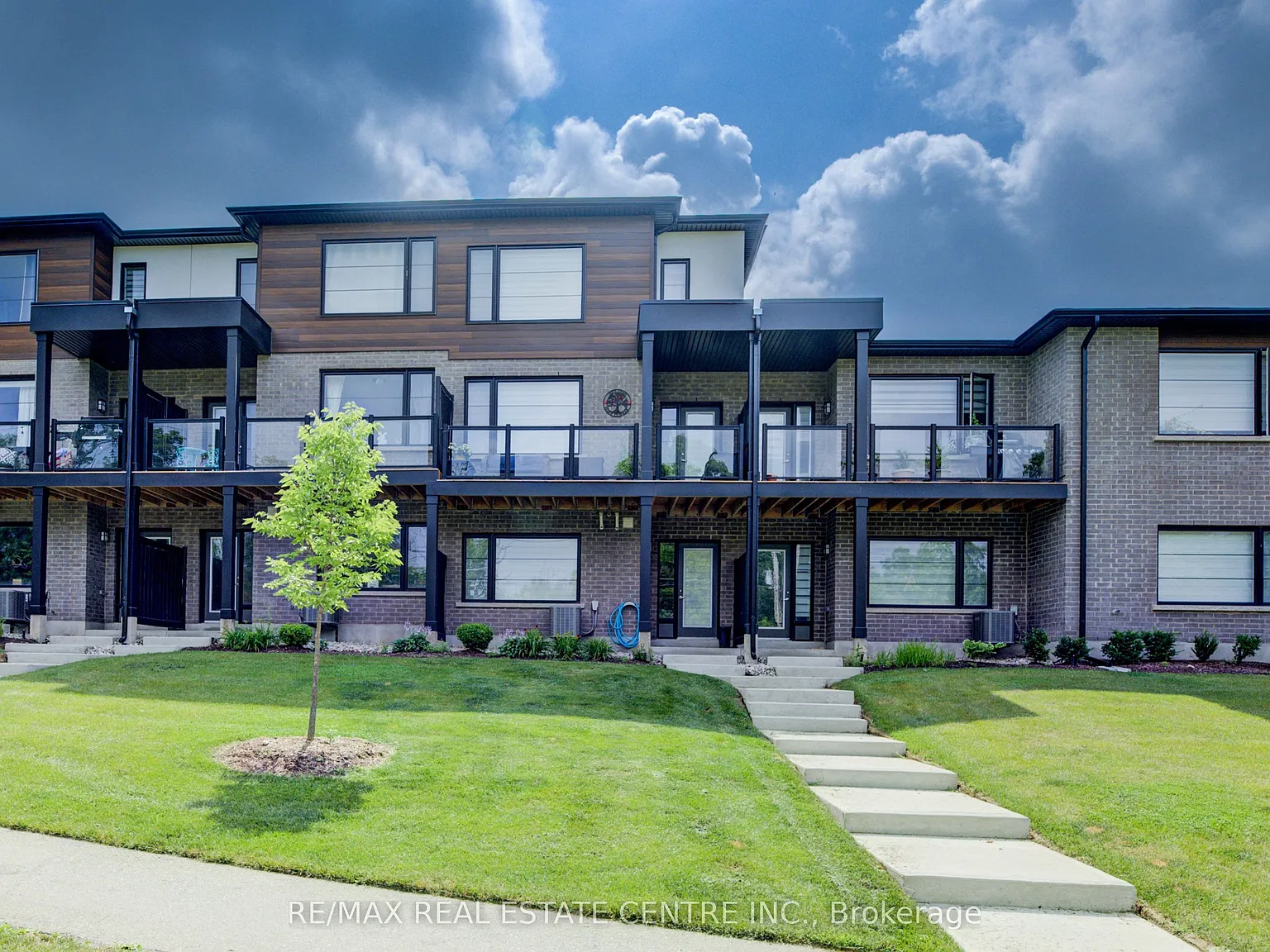 3 bed, $2,900 — Photo 2