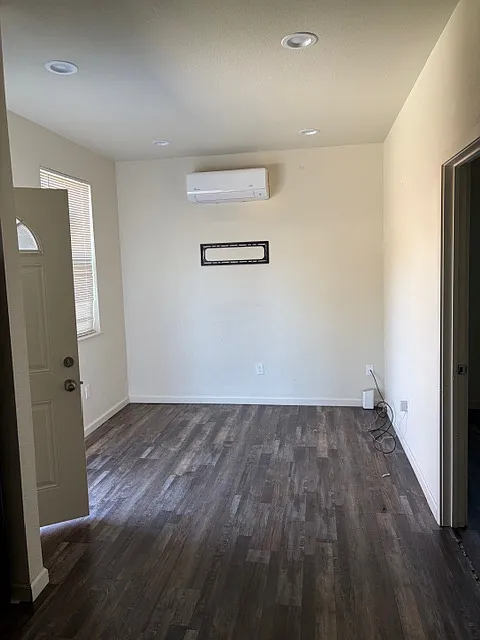 2 bed, 500 sqft, $2,000 — Photo 3
