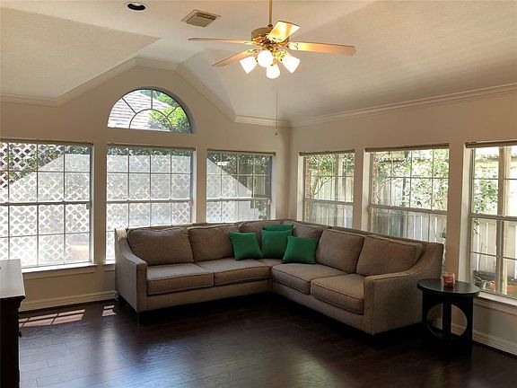 5th image of 406 Pine Creek Dr