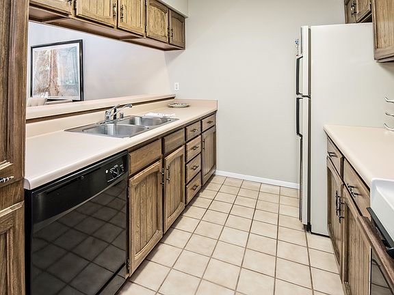 5th image of 4682 Meadow Dr #H27