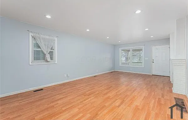3 bed, 1600 sqft, $1,550 — Photo 1