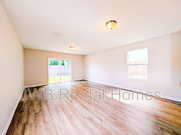 4th image of 8709 Berry Ave