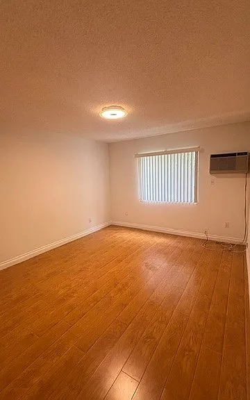 18530 Hatteras St #102 — Photo 4