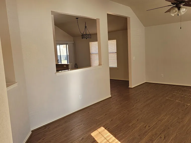 705 Shadowhill St — Photo 5