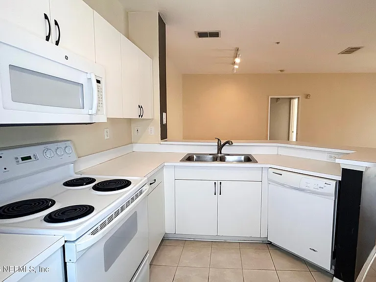 610 Fairway Dr #207 — Photo 24