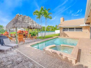 9208 Sun Pointe Dr, Boynton Beach, FL 33437