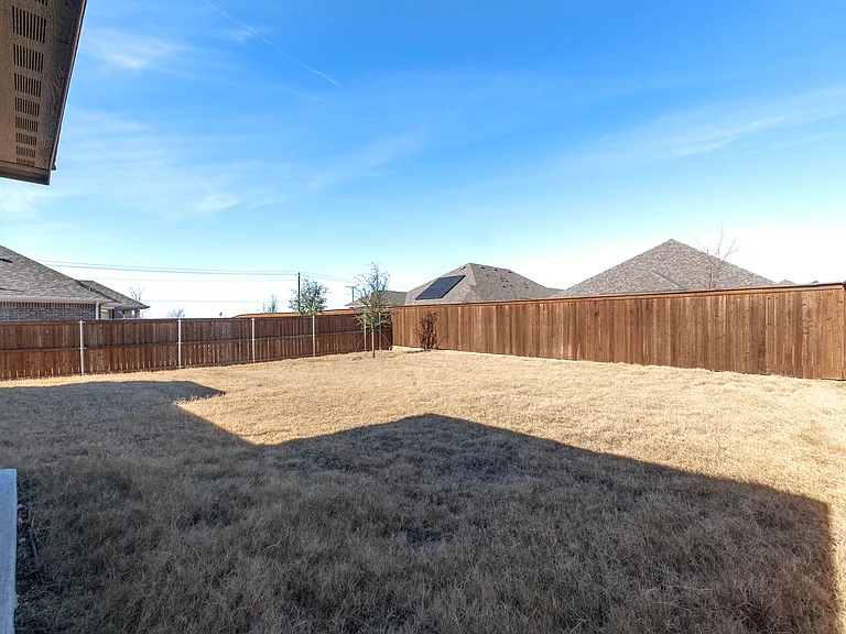 1421 Avalon Ct — Photo 17