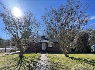 1408 Davis Ln, Hopewell, VA 23860