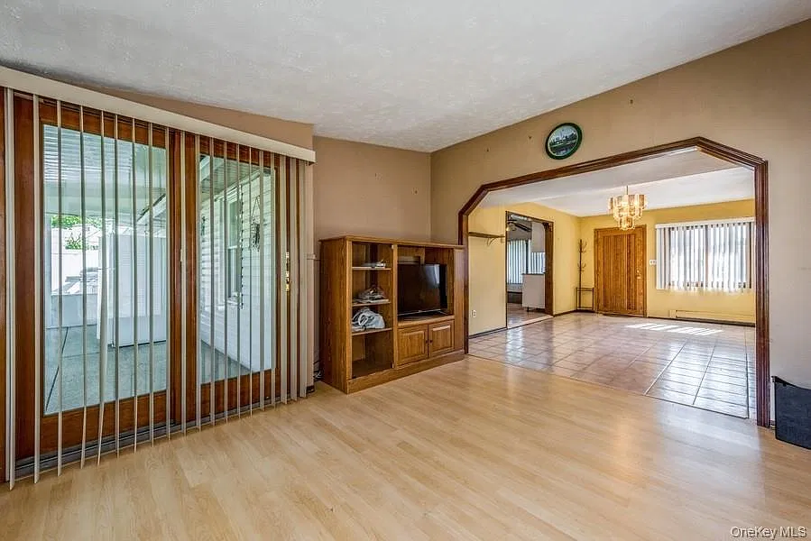 4 bed, 2.0 bath, 1462 sqft, $4,500 — Photo 4