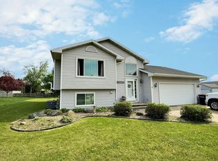 3875 Purple Crest Dr, Oshkosh, WI 54901