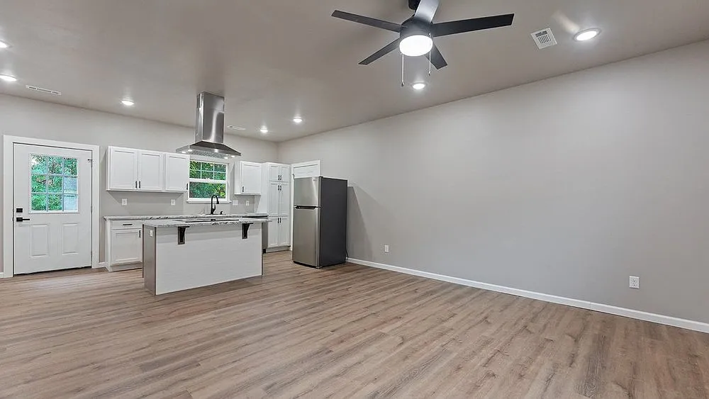 2 bed, 2.0 bath, 1040 sqft, $2,145 — Photo 3