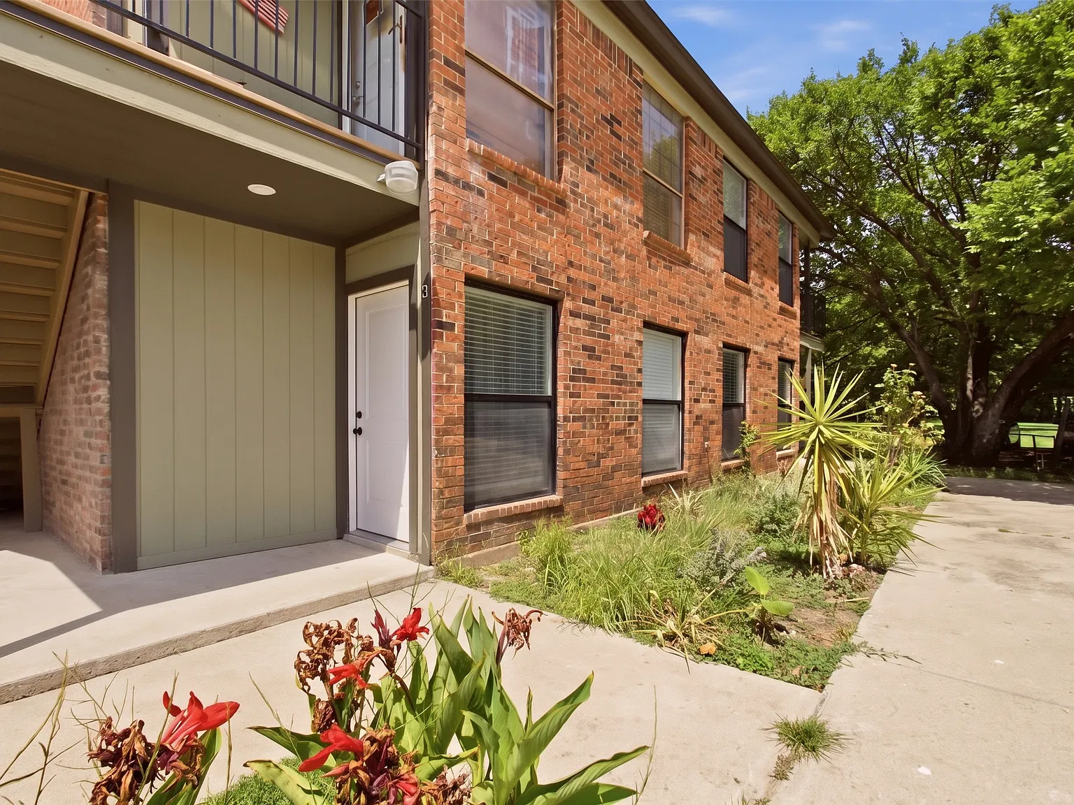 2 bed, $1,399 — Photo 1