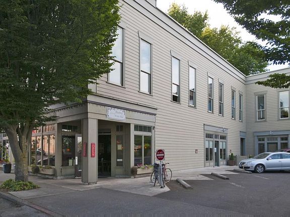 4th image of 842 Washington St APT 202