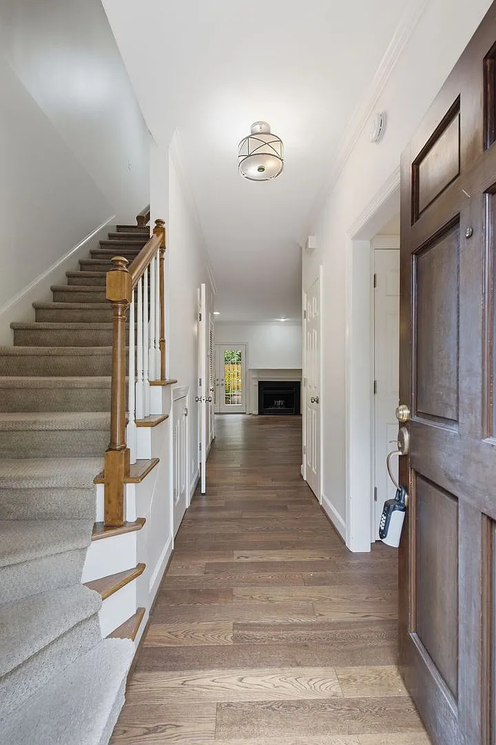 Charming Townhouse in Green Hills — Photo 3