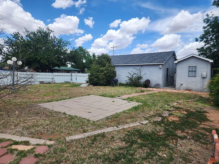 1700 S Avenue B — Photo 35