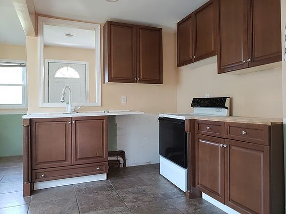 3rd image of 3666 Ionia St