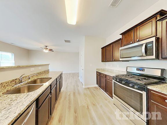 4th image of 324 Merigold Way