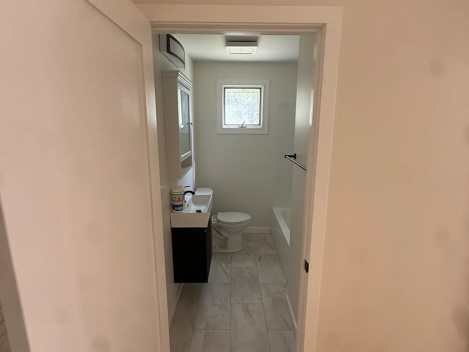 3 bed, 1088 sqft, $2,500 — Photo 1
