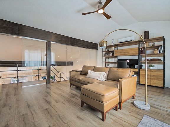 4th image of 4104 Wycliff Ave #2